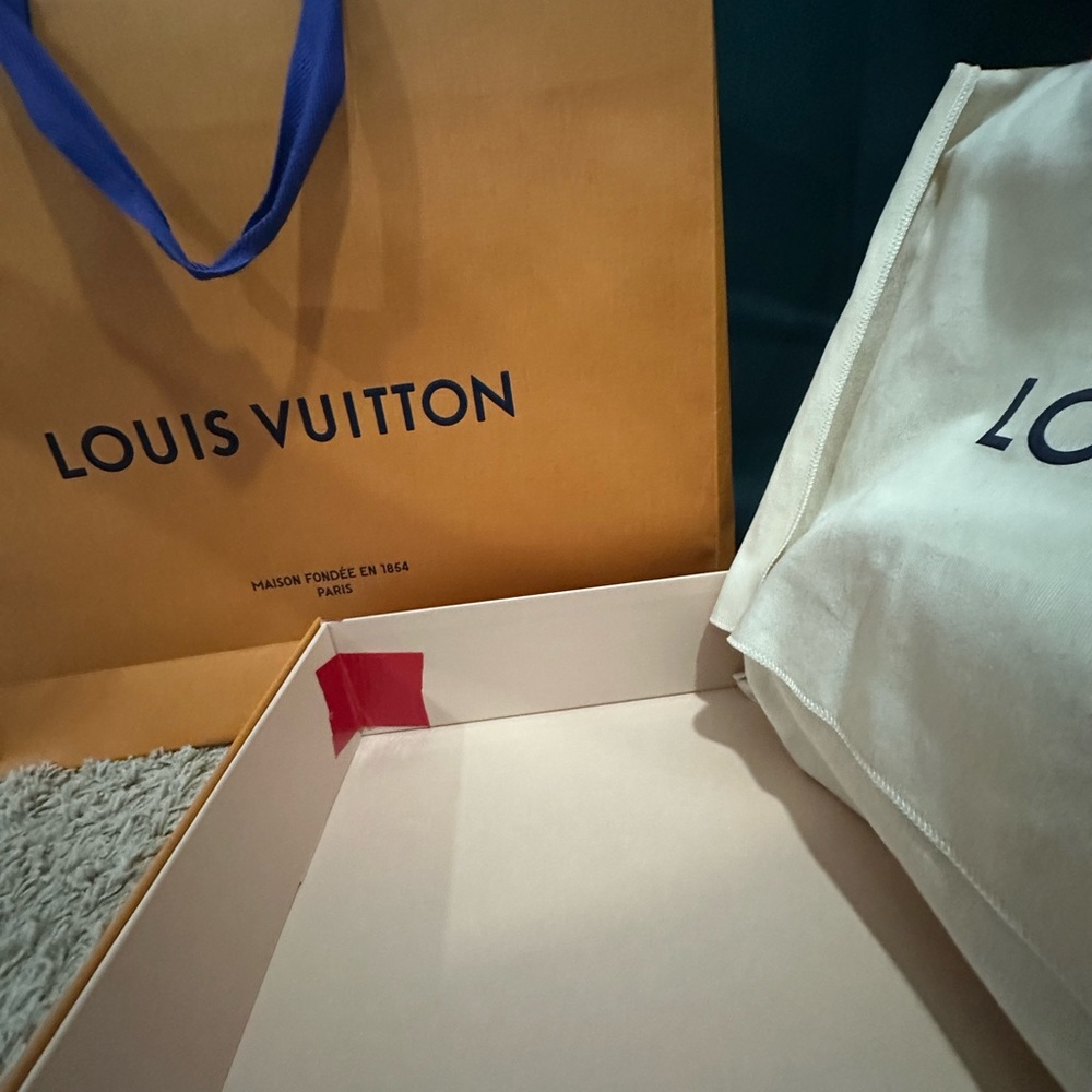 2017 Louie Vuitton Neverfull. Red lining with mini bag and original box/bag. - Picture 4 of 16